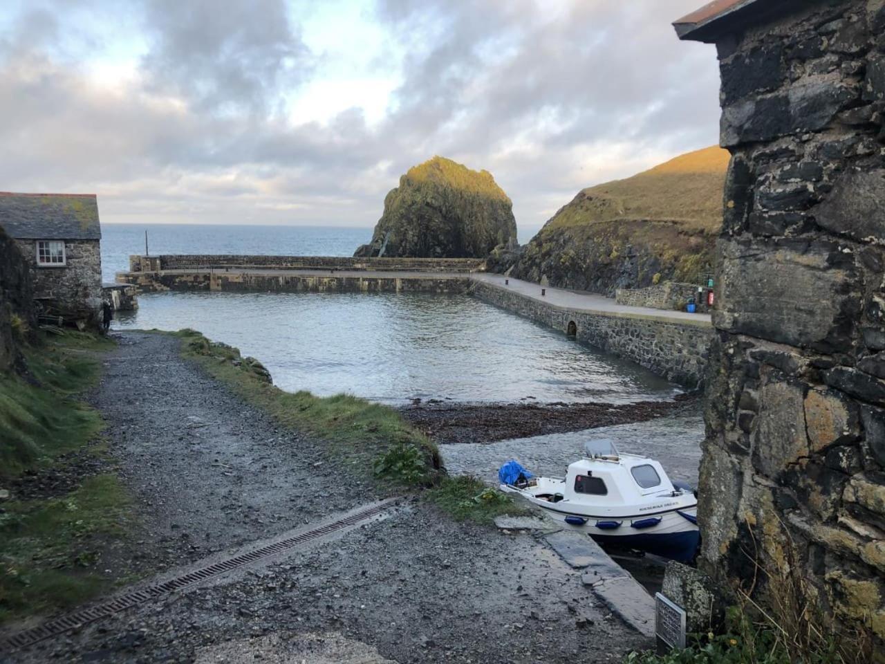 Tol-Dhu. One In A Mullion Villa Exterior photo